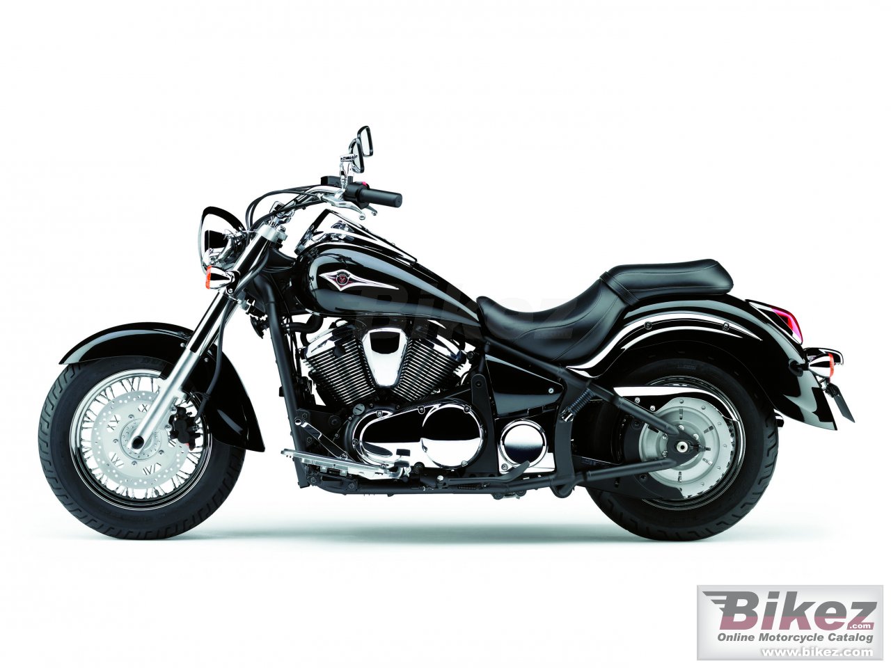 Big Kawasaki vn 900 classic picture and wallpaper from Bikez.com